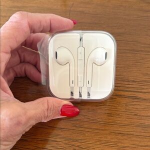 Apple White EarPods Carrying Case with Embossed Logo